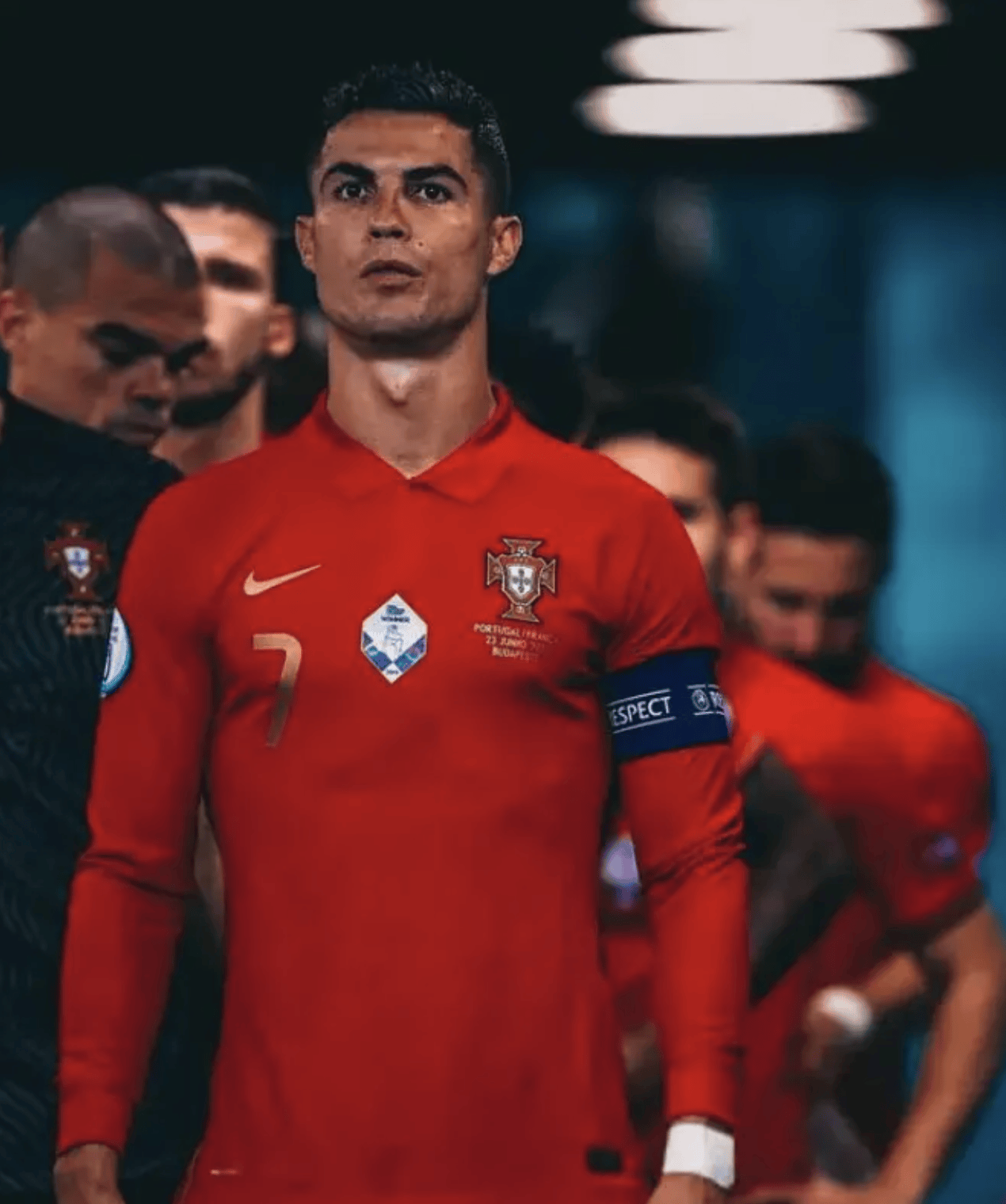 蜂鸟电竞-包含C罗重返赛场，比赛局势复杂首场状态出色，中国队观众沸腾！引发球迷热议的词条