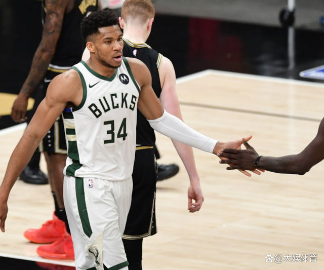 蜂鸟电竞-包含JackeyLove爆冷击败加拿大队，惊险取胜引爆全场！的词条