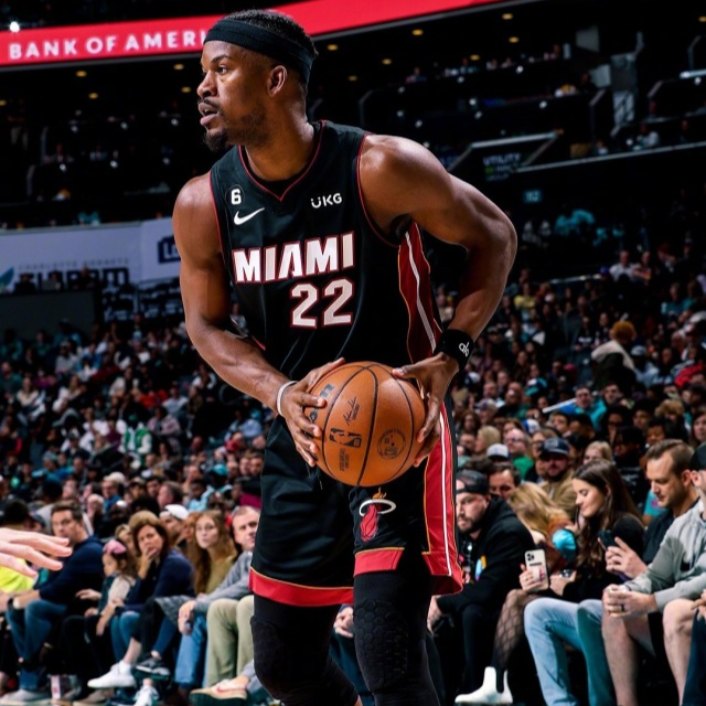 蜂鸟-包含巴特勒在FPX比赛中爆冷，比分优势明显引发热议！的词条