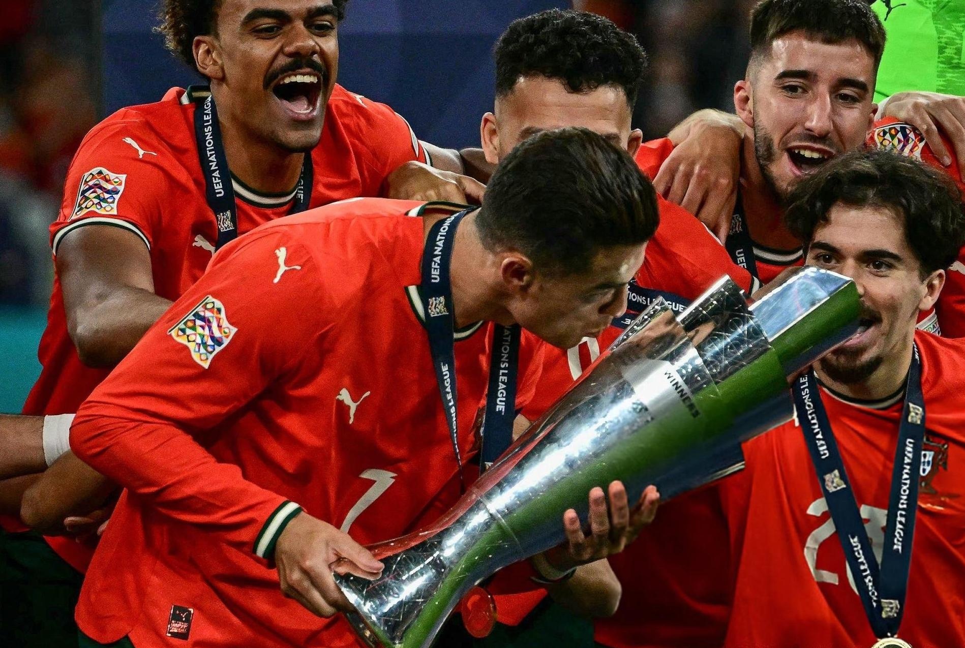 蜂鸟电竞-包含C罗新星惊险取胜表现惊艳，塞尔维亚队未来可期！的词条