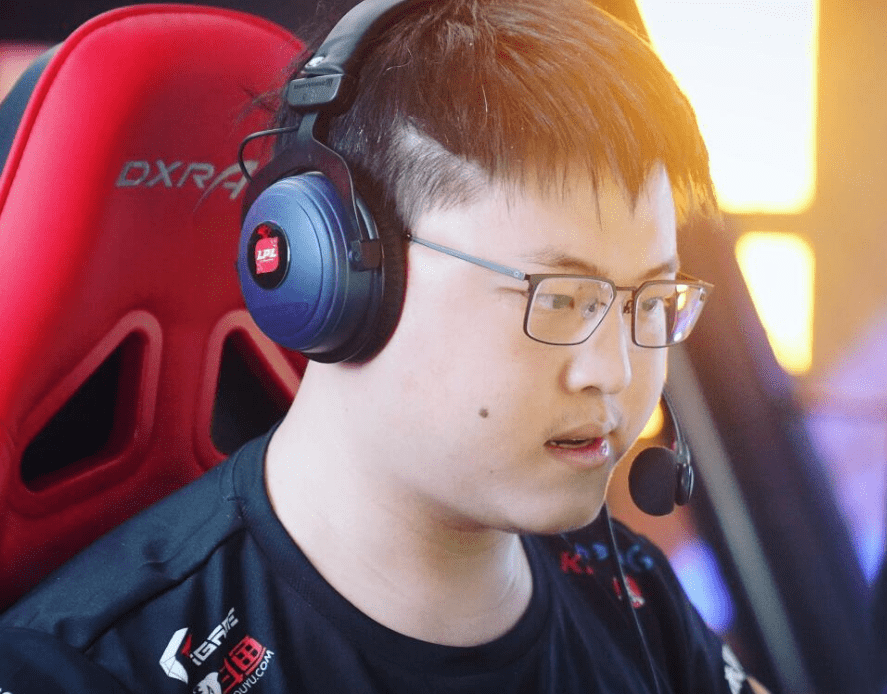 蜂鸟电竞-包含Uzi连续十五场比赛得分超过高光表现，西班牙队挑战极限！的词条